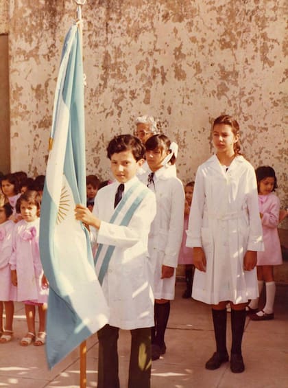 Alma Sánchez, la pequeñx, abanderadx