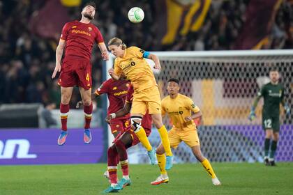 Alma y vida en la disputa de la pelota en Roma vs. Bodo Glimt, de Noruega