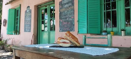 almacén Cuatro Esquinas