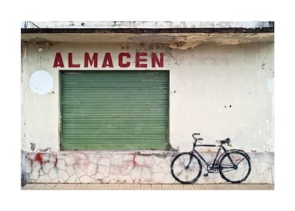 Almacén, de la serie Frontal, Facundo de Zuviría, 2012