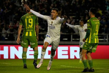 Almendra celebra su gol, el primera de Boca en Mar del Plata