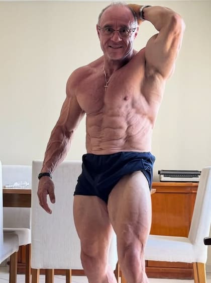 Almir es estrella de las redes sociales por su historia de vida