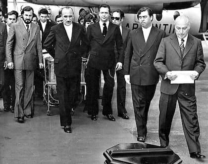López Rega, el día de la llegada del cadáver de Eva Perón a la Argentina, cuando ya era el mandamás de la Triple A