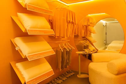 Almohadas, pijamas, pantalones y antifaz, los elementos que se pueden utilizar antes de ingresar al siestario