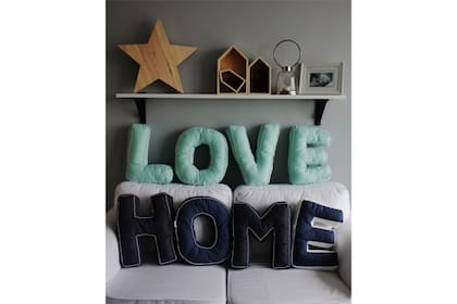 Almohadones con formas de letras: prácticos y divertidos para todas las edades