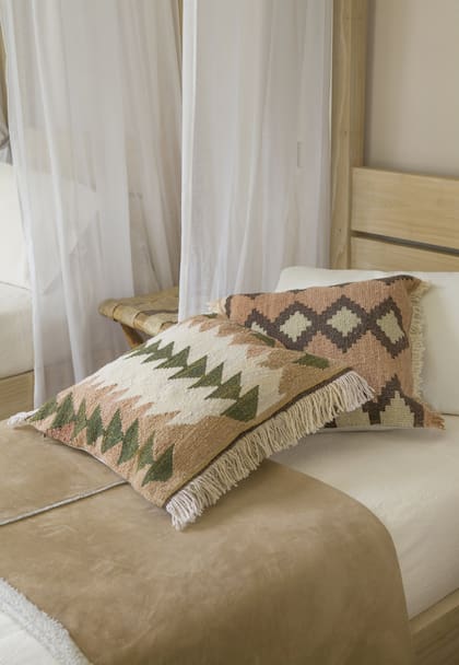 Almohadones de lana de oveja realizados por mujeres Qomle'ec.