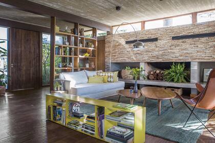 Almohadones (Mercedes Segura). Alfombra (Elementos Argentinos).