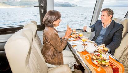 Almuerzo en el Canal de Beagle, frente a Ushuaia
