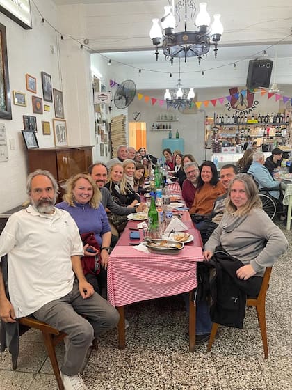 Almuerzo grupal en Saavedra, al finalizar el tour.
