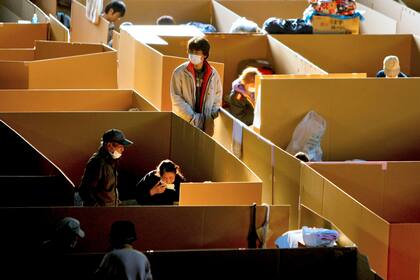 Alojamientos preparados con cartones en un polideportivo funcionaron a modo de habitaciones en la localidad de Onagawa
