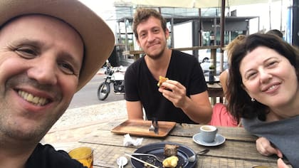 Alon Farkas junto a su tío Martín Golberg