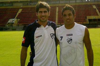 Alonso con Sergio Hipperdinger, delantero del cervecero