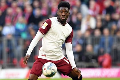 Alphonso Davies: sus padres escaparon de la guerra en Liberia, nació en un campo de refugiados en Ghana y hoy brilla en el Bayern Múnich