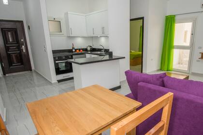 Los especialistas sostienen que una parte de lo que se ofrecía para alquiler tradicional migró al alquiler temporal, mientras que hay otros propietarios que suspendieron momentáneamente las publicaciones hasta ver qué pasa con la inflación