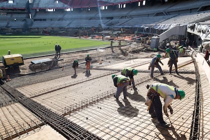 Alrededor de 200 obreros trabajan en las reformas del estadio Monumental