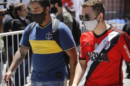 Alrededor de 30 cuadras de cola para despedir a Maradona en la Rosada