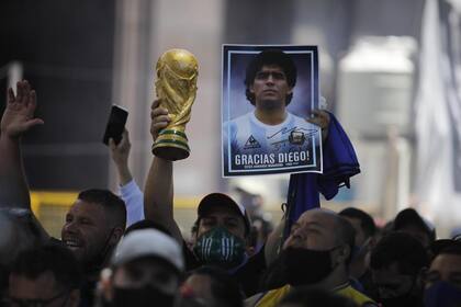 Es inútil debatir la posición de Maradona en la escala del fútbol: alcanzó una magnitud incomparable