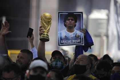 Alrededor de 30 cuadras de cola para despedir a Maradona en la Rosada