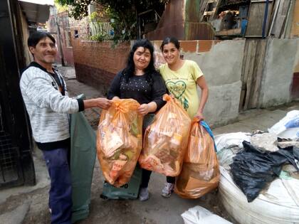 Alrededor de 40 familias de La Garrote, uno de los barrios más castigados de la cuenca, ya separan los residuos en húmedos y secos