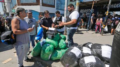 Alrededor de 500 allanamientos fueron ordenados por el juez federal Federico Villena en el marco de una investigación por falsificación de marcas en La Salada