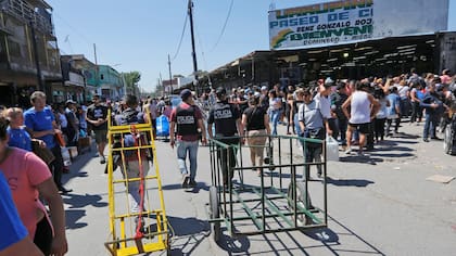 Alrededor de 500 allanamientos fueron ordenados por el juez federal Federico Villena en el marco de una investigación por falsificación de marcas en La Salada
