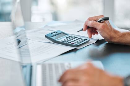 Alrededor del 40% de los beneficiarios de la Seguridad Social deben pagar impuestos federales sobre sus beneficios, señala la SSA