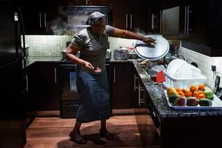 Quién es la abuela más famosa del beisbol: ha cocinado durante más de 20 años para generaciones de latinos en la MLB