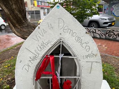 Altar de Miguel Uribe Turbay, Parque "El Golfito", Bogotá, el 29 de mayo de 2026. Fuente: Guido Bovone