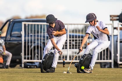 Altas velocidades, tacos doblados, disputa de pelota: el roda polo es muy divertido para quienes lo practican, por eso es exitoso entre los niños y los adolescentes.