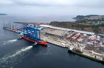 Alternativa: El puerto de San Vicente, en Chile, podría servir para enviar crudo argentino por el Pacífico