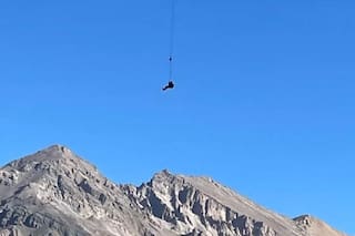 Quiso sacar una foto junto a su mellizo y cayó por un acantalido en Mendoza: los rescató un helicóptero