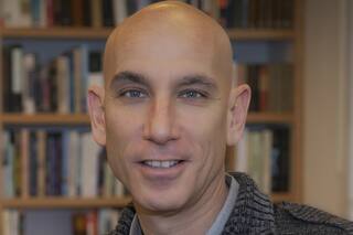 Benn: "Netanyahu usó el brote pandémico para romper el estancamiento político"