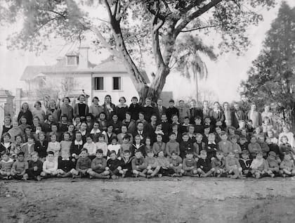 Alumnado del Temperley British School (actual colegio William Shakespeare), fundado en 1922. Foto ca. 1930.
