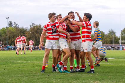 Alumni celebra el try de Bautista Canzani, que tuvo una tarde mágica: hizo todos los puntos del equipo