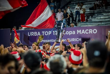 Alumni festejó en grande.