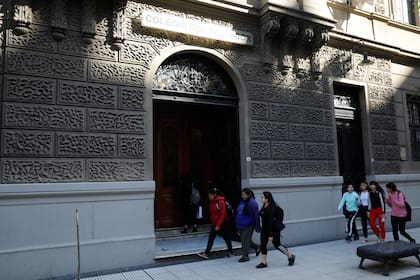 Alumnos de media docena de colegios de la zona de Callao entre Corrientes y Córdoba son víctimas constantes de asaltos y robos.
Alumnos del Colegio del Salvador.