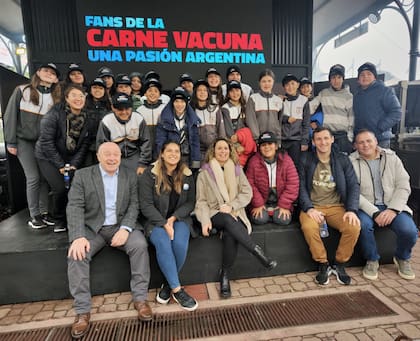 Alumnos y autoridades del Ipcva