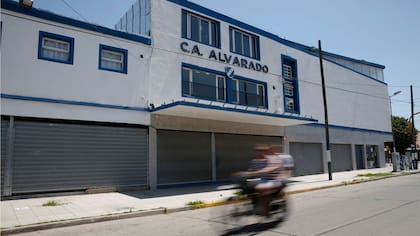 Alvarado no puede quitarse de encima el estigma del choque interno de barras