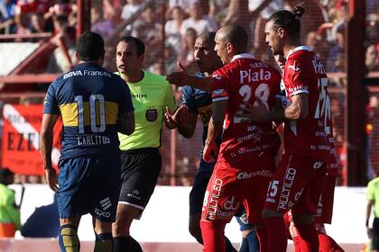 Álvarez fue cuestionado por su actuación en Argentinos-Boca