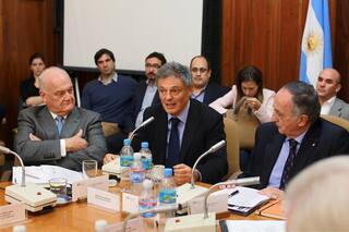 Marcos Peña y Francisco Cabrera reciben hoy a la cúpula de la UIA