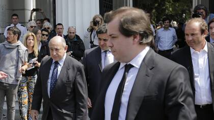 Álvaro Alsogaray, hermano de María Julia, en el cortejo