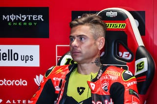 Un excampeón de motociclismo contó que se siente discriminado por su físico