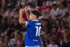 Todo lo que perdió el campeón: un DT “eléctrico” bajo presión, una cancha en descenso y el 10 que genera ilusión