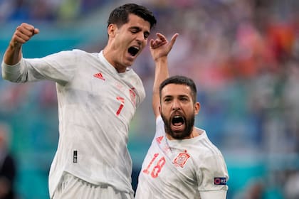 Álvaro Morata y Jordi Alba, dos de los gladiadores españoles que dejaron atrás a Suiza y se aprestan a enfrentar a Italia en Wembley, por una de las semifinales de la Eurocopa 2020.
