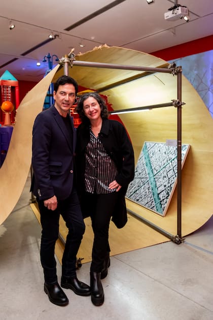 Álvaro Rufiner y la artista Gachi Hasper