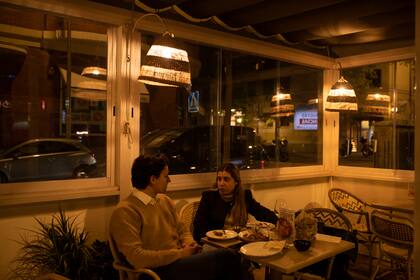 Álvaro Valderrabano y Alejandra Echarri cenan juntos en Madrid en noviembre de 2025.