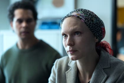 Alycia Debnam-Carey como Milla en Apple Cider Vinegar