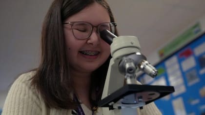 Alyssa planea hacer carrera en el área de las ciencias biomédicas