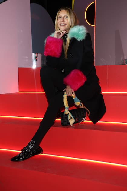 Ama Amoedo, con un tapado con detalles de piel.