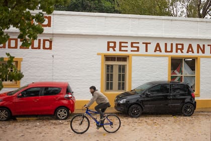 Ama Gozua cerró durante la pandemia, pero un cliente -Favio Garri- tomó la decisión de retomar la posta y mantener viva su historia.